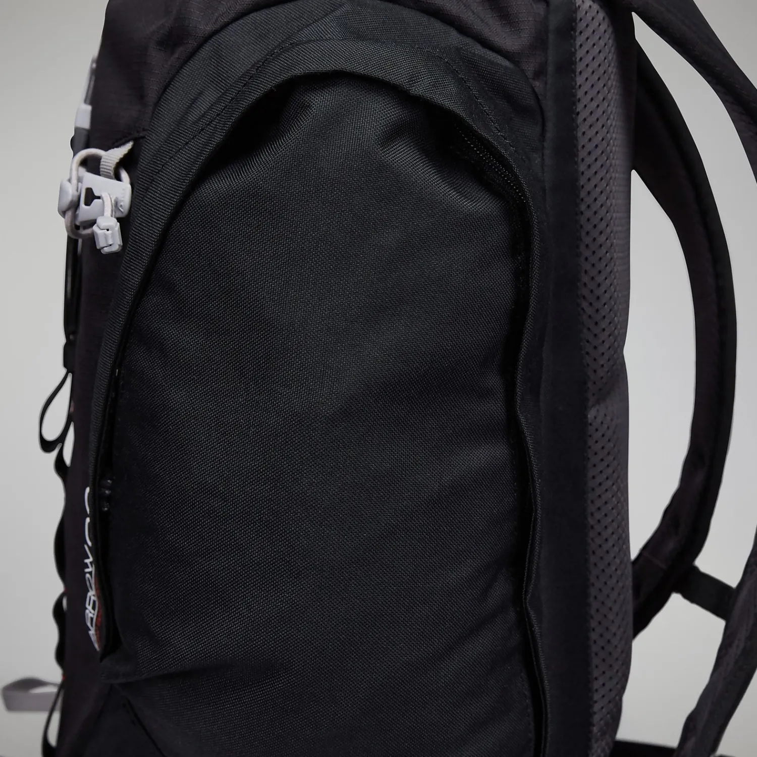 Berghaus Arrow 30 Rucksäcke - Schwarz/Rot- Reisetaschen | Wandern