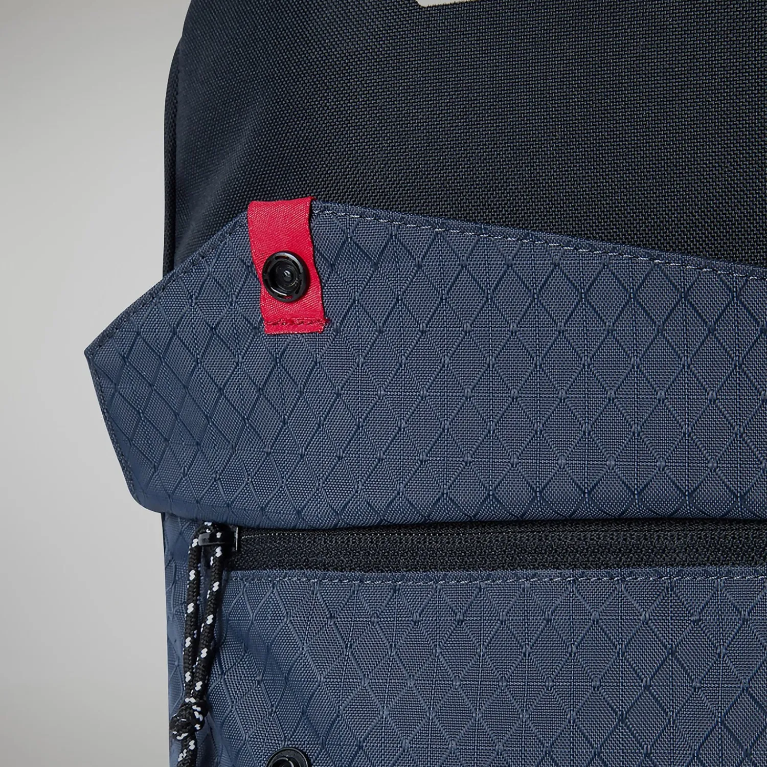Berghaus Brand Tasche 25 - Schwarz/Dunkelgrau- Daypacks | Reisetaschen